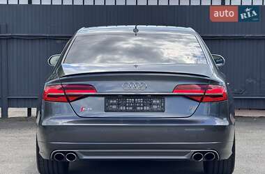 Седан Audi S8 2016 в 