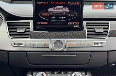Седан Audi S8 2016 в 