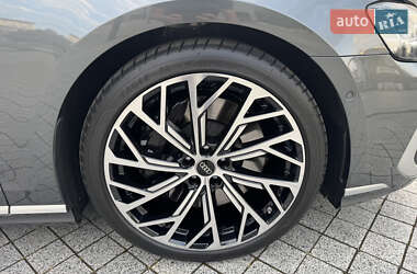 Седан Audi S8 2024 в 