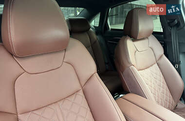 Седан Audi S8 2024 в 