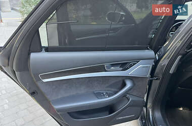 Седан Audi S8 2012 в 