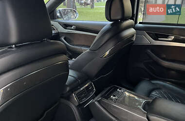 Седан Audi S8 2012 в 