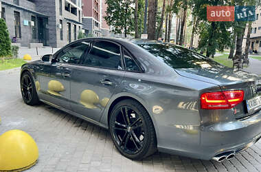 Седан Audi S8 2012 в 