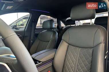Седан Audi S8 2025 в 