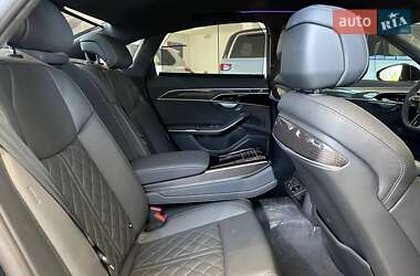 Седан Audi S8 2025 в 