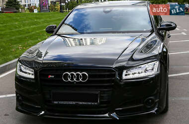 Седан Audi S8 2017 в 