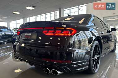 Седан Audi S8 2025 в 