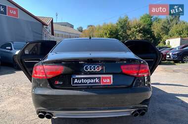 Седан Audi S8 2013 в 