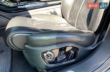 Седан Audi S8 2013 в 