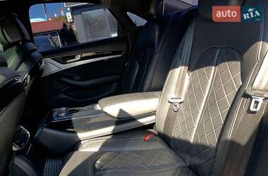 Седан Audi S8 2013 в 