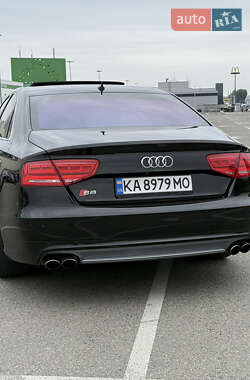 Седан Audi S8 2013 в 
