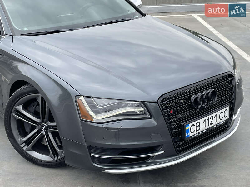 Седан Audi S8 2012 в Києві
