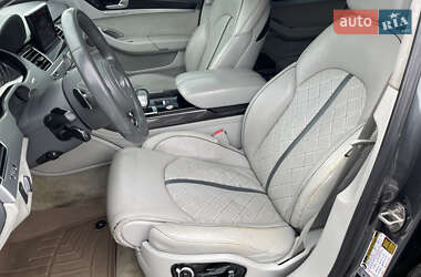 Седан Audi S8 2012 в 