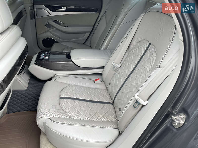 Седан Audi S8 2012 в Києві
