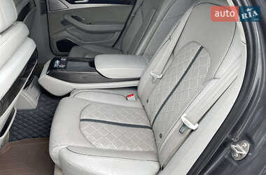 Седан Audi S8 2012 в 