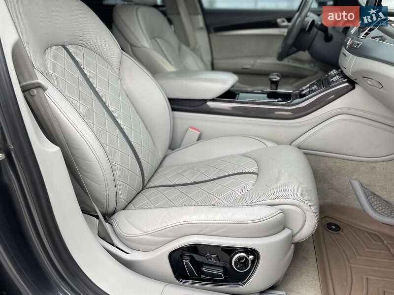 Седан Audi S8 2012 в Києві