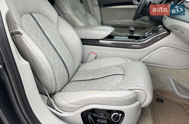 Седан Audi S8 2012 в 