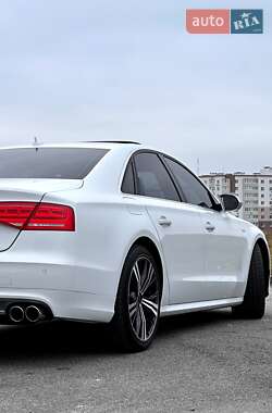 Седан Audi S8 2014 в 