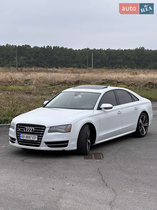 Седан Audi S8 2014 в Вінниці