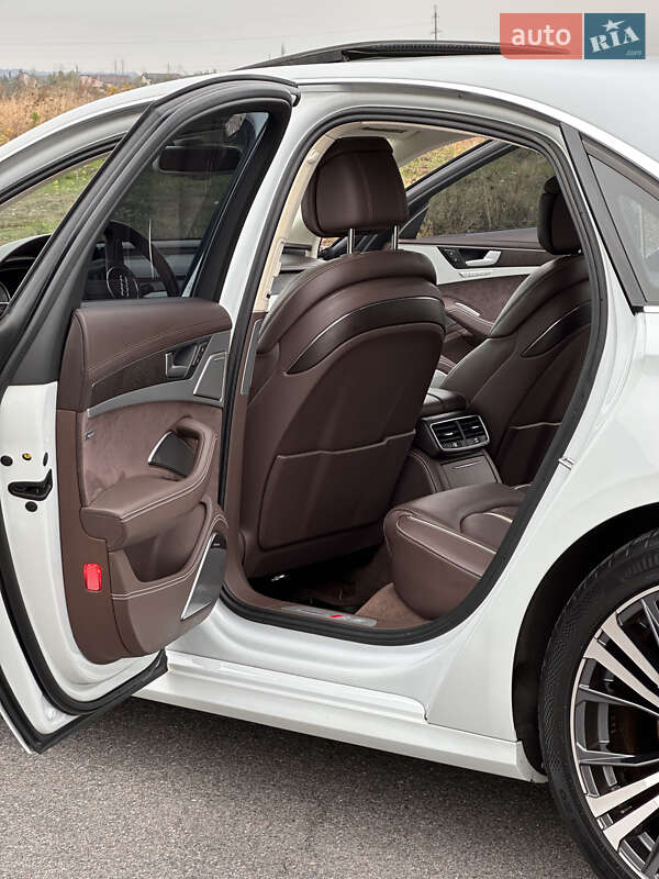 Седан Audi S8 2014 в Вінниці