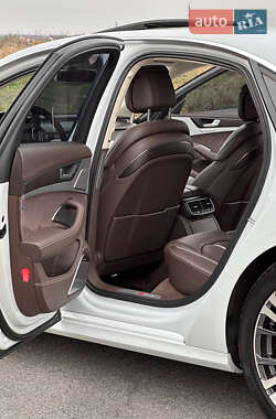 Седан Audi S8 2014 в 