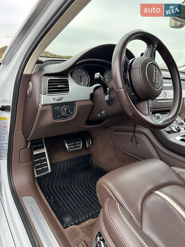 Седан Audi S8 2014 в Вінниці