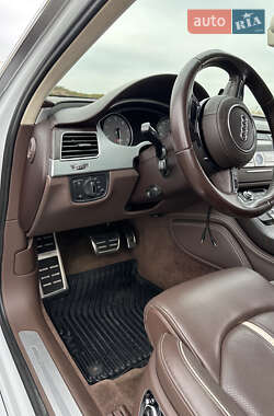 Седан Audi S8 2014 в 