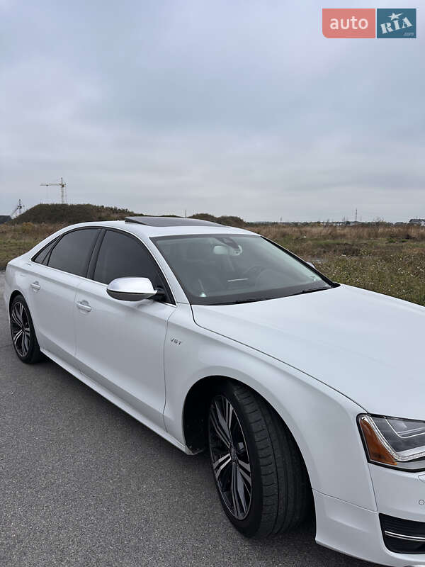 Седан Audi S8 2014 в Вінниці