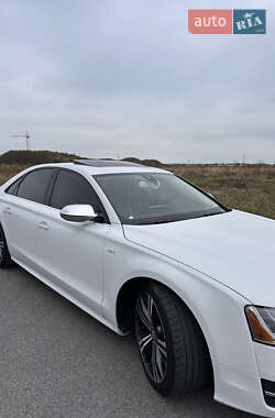 Седан Audi S8 2014 в 