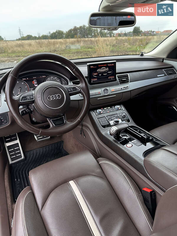 Седан Audi S8 2014 в Вінниці