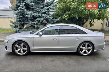 Седан Audi S8 2014 в 