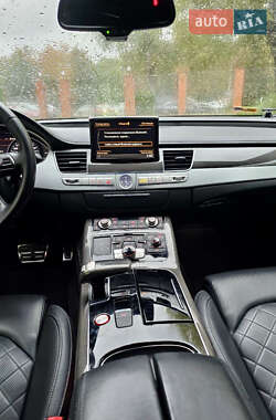 Седан Audi S8 2014 в 