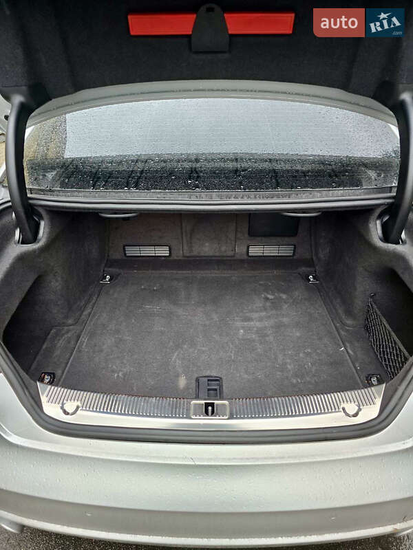 Седан Audi S8 2014 в Киеве