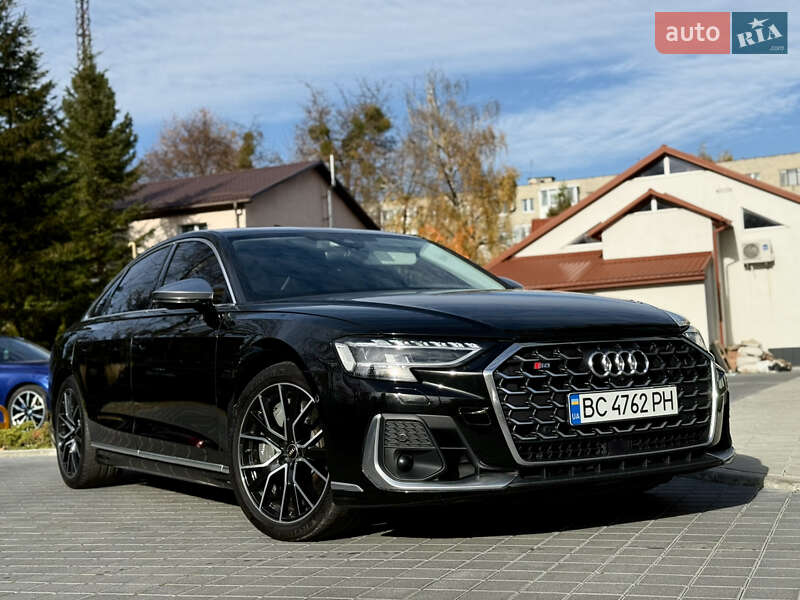 Седан Audi S8 2022 в Львове