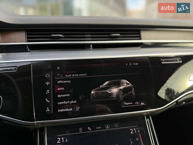 Седан Audi S8 2022 в Львове