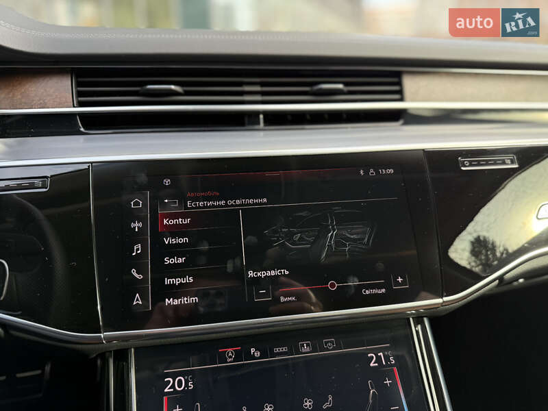 Седан Audi S8 2022 в Львове