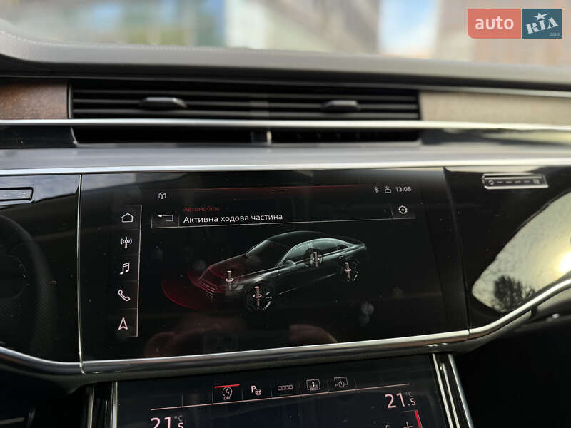 Седан Audi S8 2022 в Львове