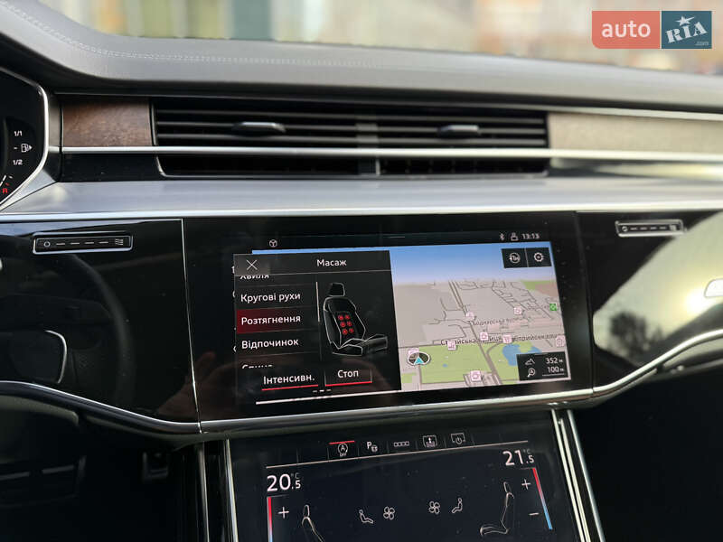 Седан Audi S8 2022 в Львове