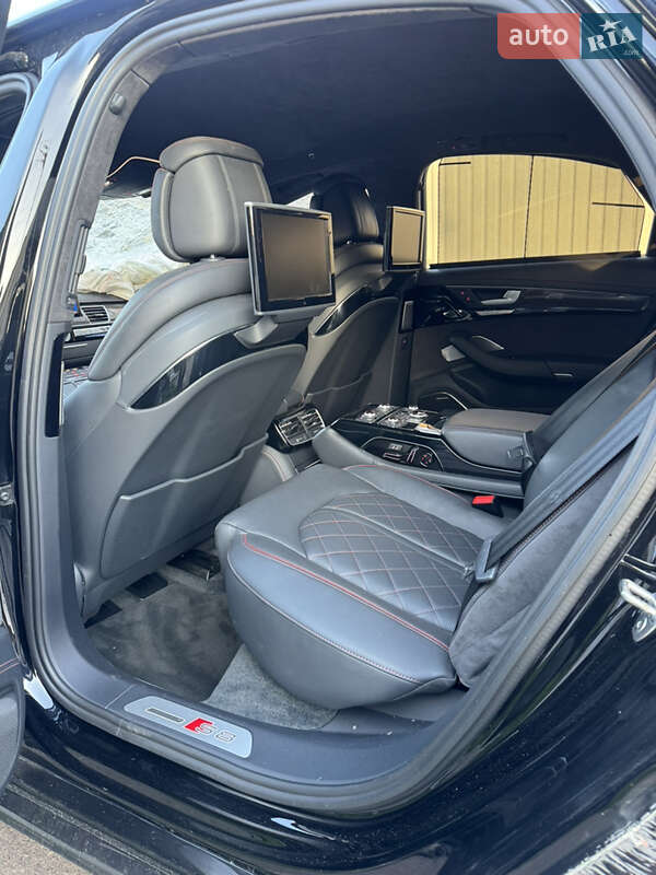 Седан Audi S8 2017 в Гребенках