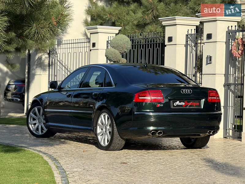 Седан Audi S8 2010 в Одесі
