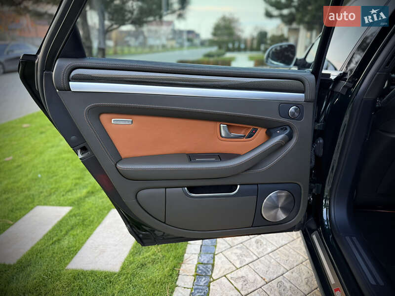 Седан Audi S8 2010 в Одесі