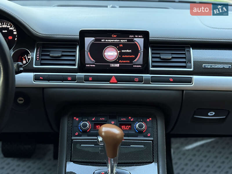 Седан Audi S8 2010 в Одесі