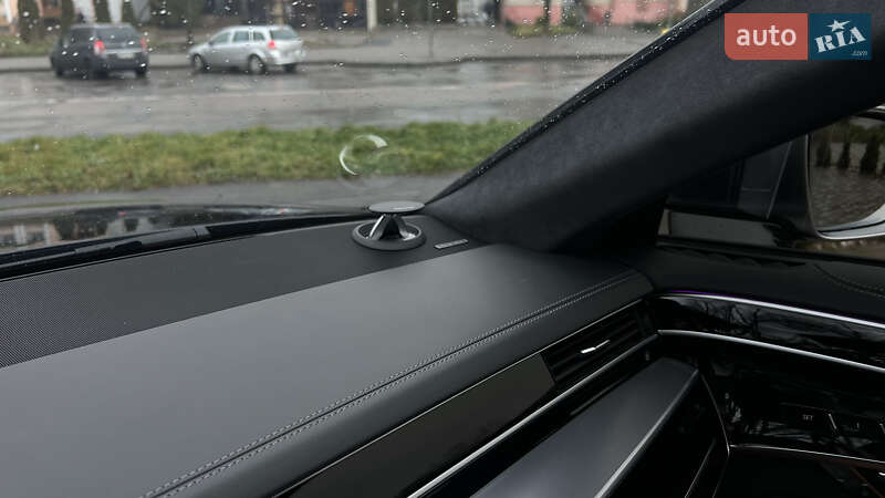 Седан Audi S8 2023 в Львові