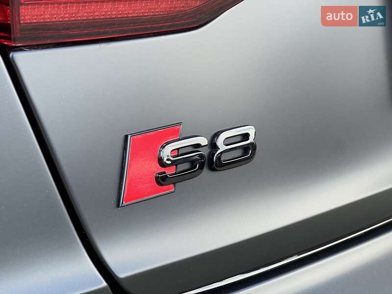 Седан Audi S8 2022 в Киеве