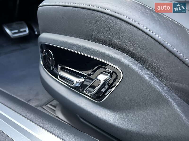 Седан Audi S8 2022 в Киеве