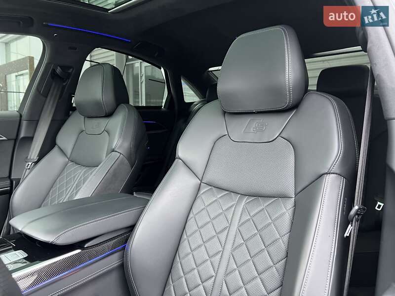 Седан Audi S8 2022 в Киеве