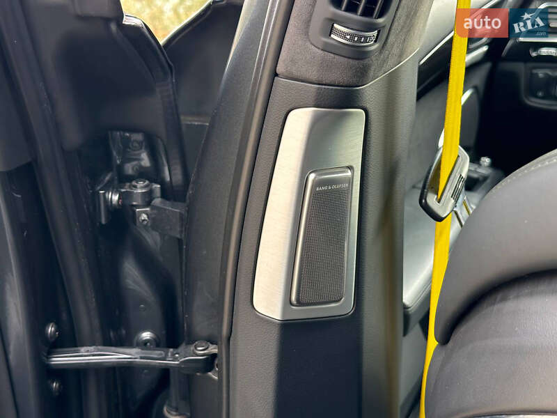 Седан Audi S8 2014 в Ужгороді