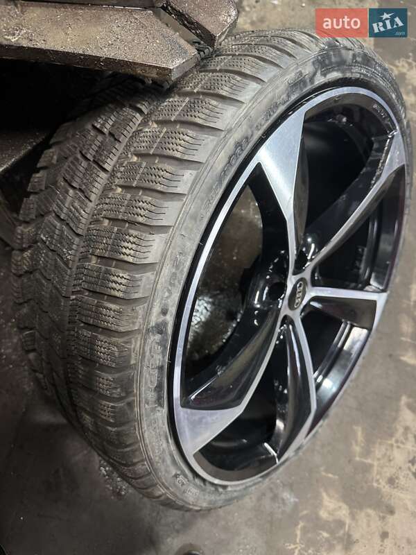 Седан Audi S8 2012 в Киеве