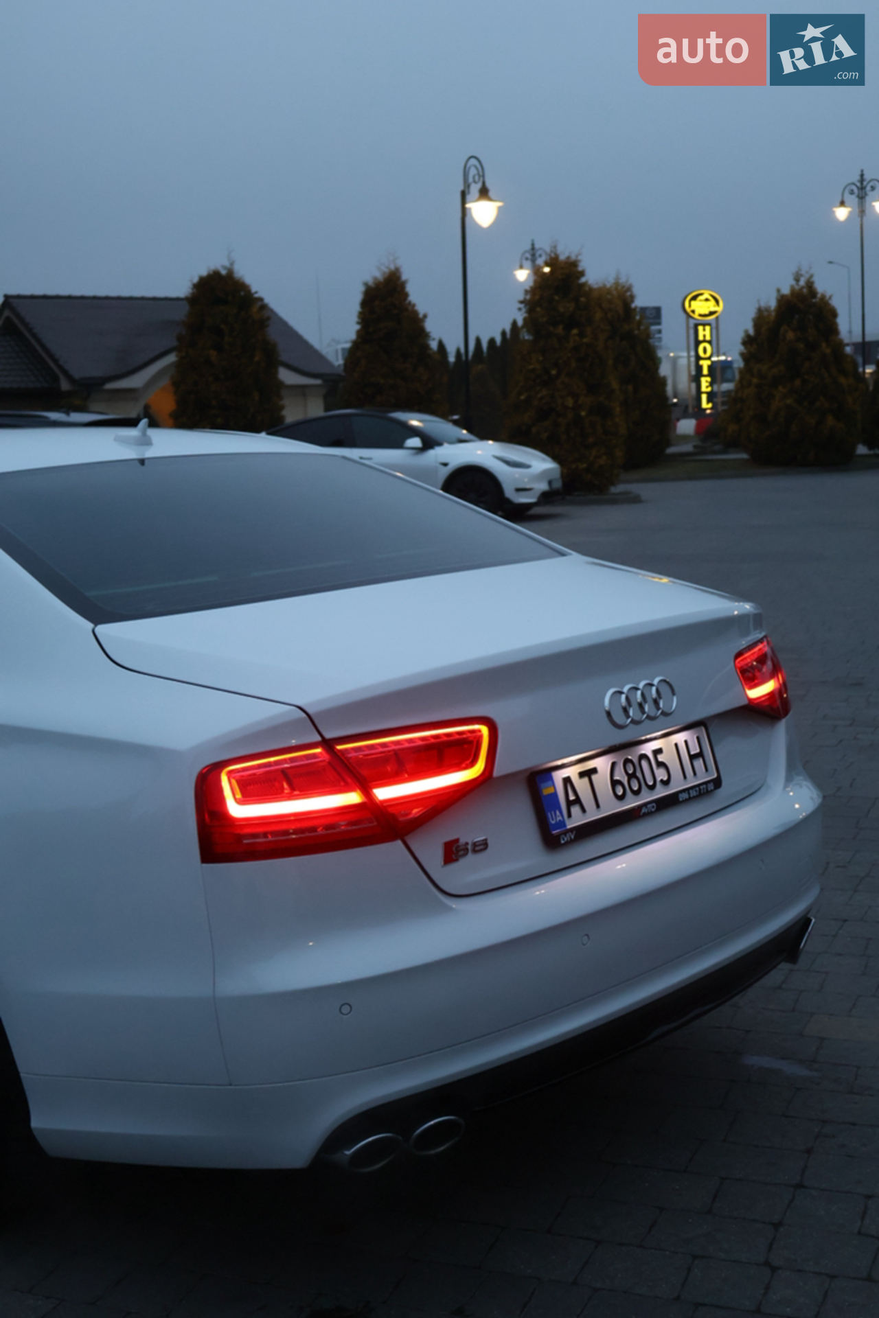 2013 Audi S8 - мініатюра 16