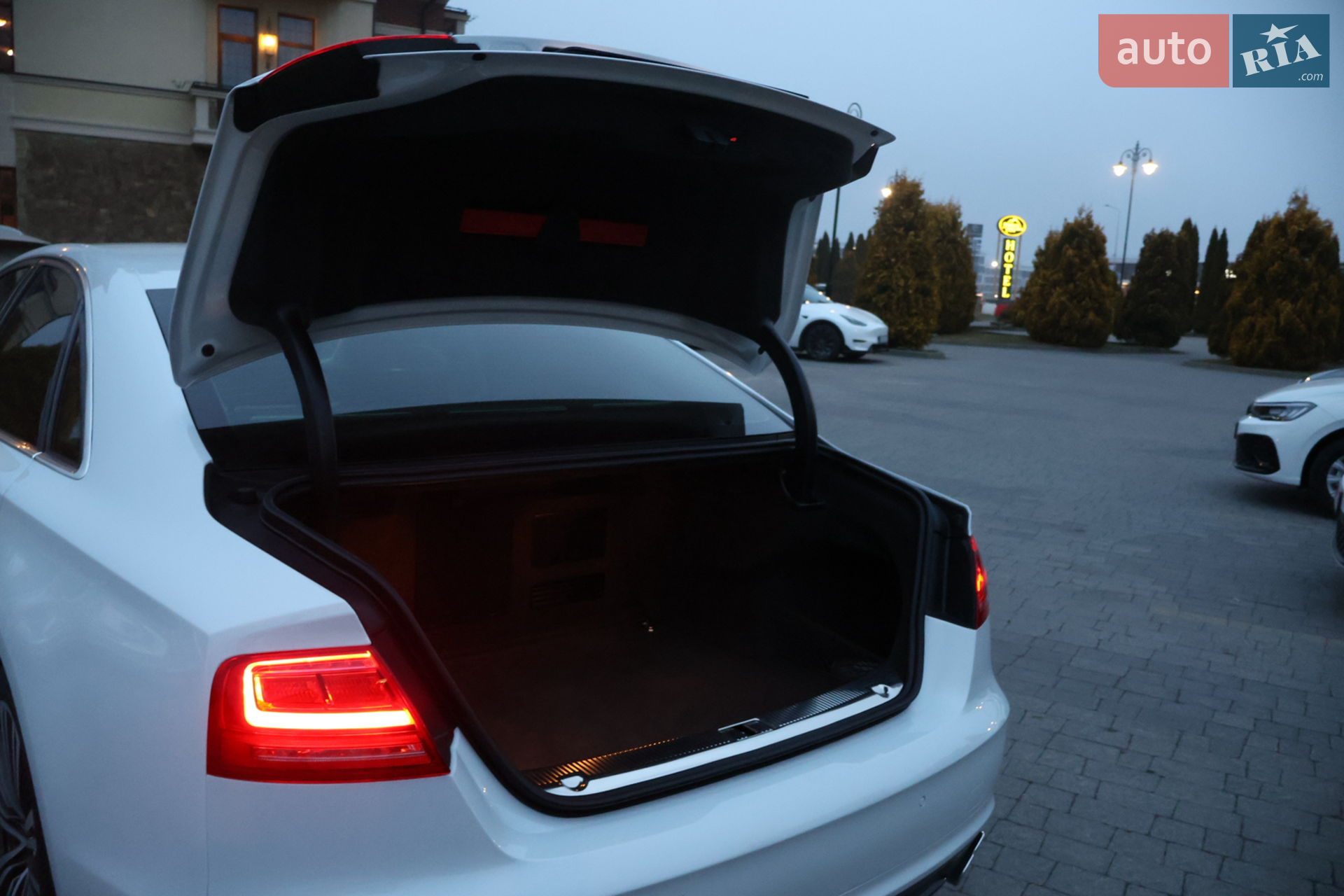 2013 Audi S8 - мініатюра 17